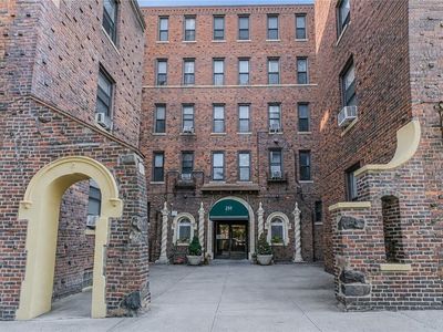 255 79th St APT E2