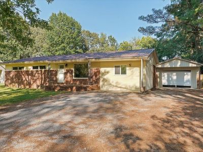 202 Oakcrest Dr