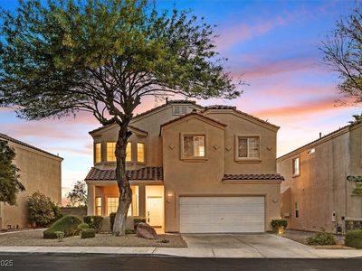 1221 Diamond Valley St