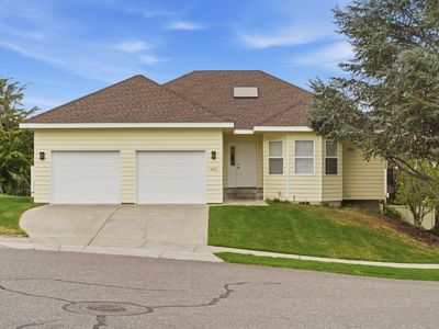 4001 Desert Ct