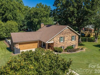 389 Caprice Cir