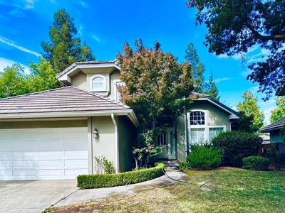 Property at 852 E Newcastle Ln, Fresno, CA