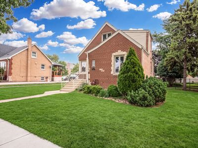 5627 S Neenah Ave