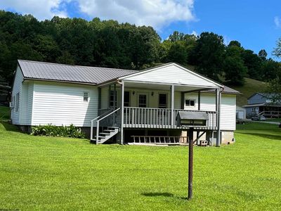 301 Lucys Ln