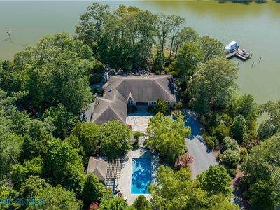 82 Waterford Ct