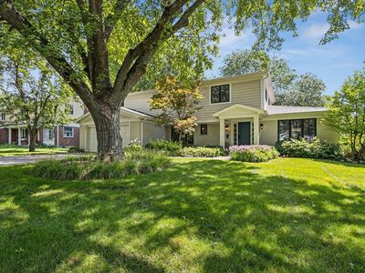 455 W Hawthorne Ct