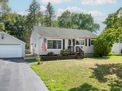 5515 Clinton River Dr