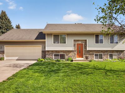 Property at 9505 Dennis Dr, Urbandale, IA