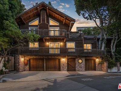 8497 Harold Way