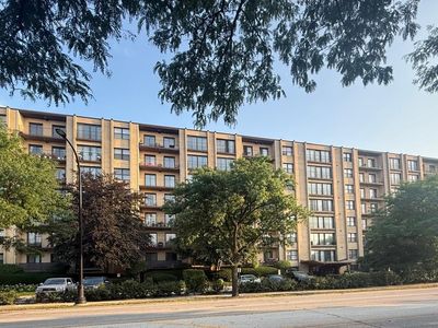 4601 W Touhy Ave APT 506