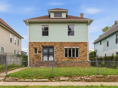 3351 N Kenwood Ave