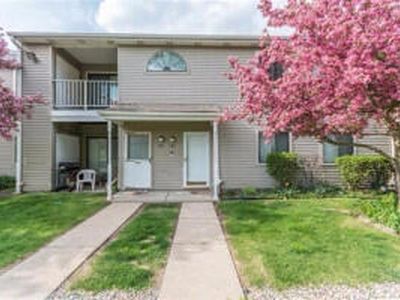 735 Clubhouse Dr