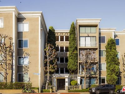 8455 Fountain Ave UNIT 411