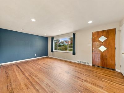 146 W Patty Ln