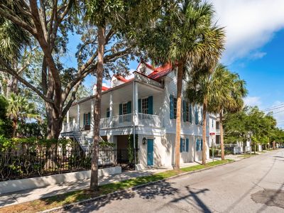 19 Gadsden St