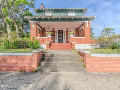2050 N PEARL Street
