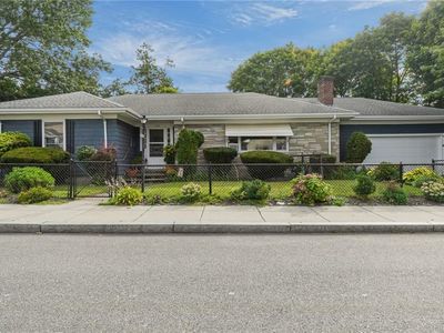 136 Earl Ave