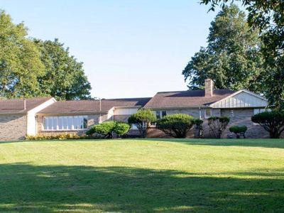 295 W Riverside Dr