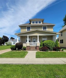 322 Lake Shore Dr E