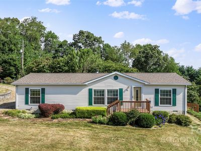 25 Country Gardens Ln