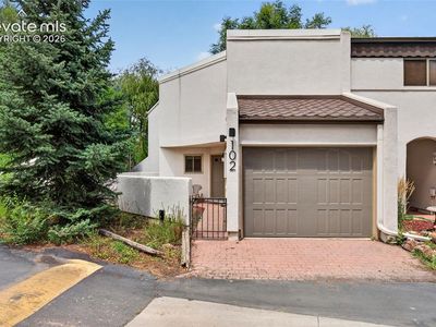 102 Creekside Ln