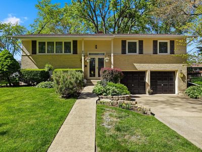 898 E Schirra Dr