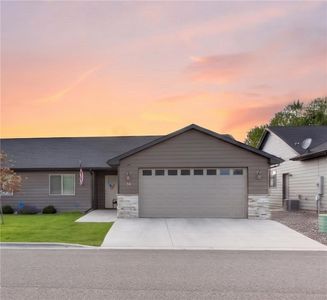 34 Twin Pines Ln