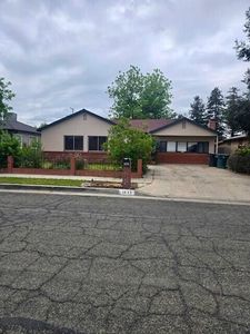 1433 E Sequoia Avenue