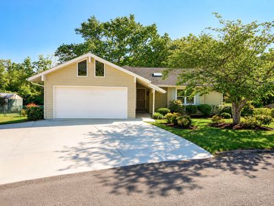 210 Winding Creek Cir NW