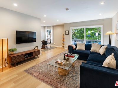 1262 S Barrington Ave APT 102