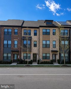 3525 Carnaby St