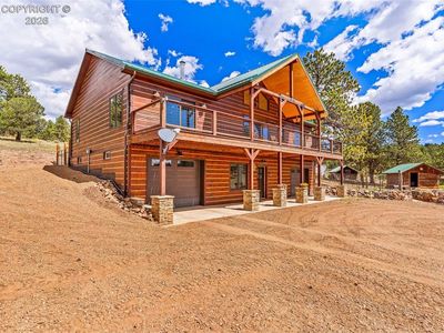 411 Larkspur Ln