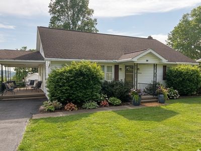 100 College Lodge Rd
