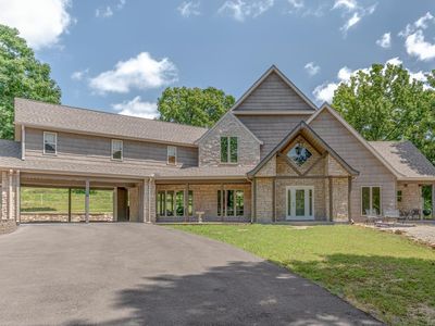 2214 E Diamond Lake Dr