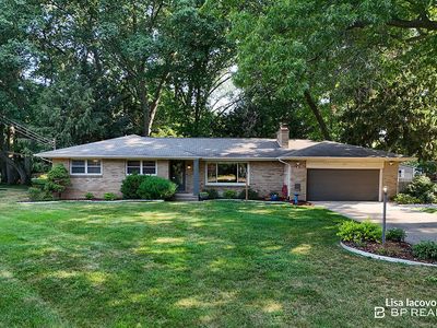 2211 Clover Dr NW