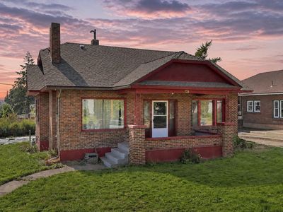 228 E Glass Ave