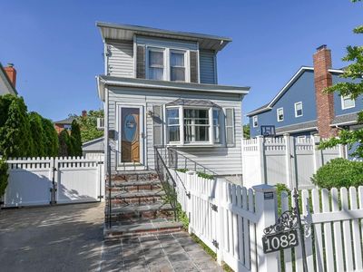 1082 Van Buren Avenue