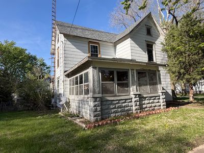 385 E Main St