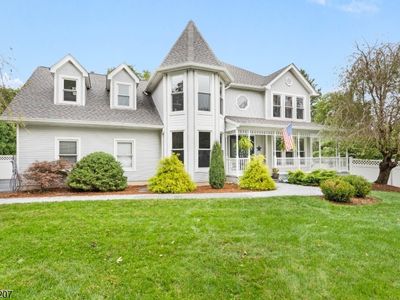 6 Larsen Dr