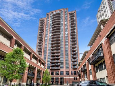 330 N Jefferson St APT 1403