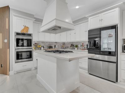 12407 Rosehill Ln
