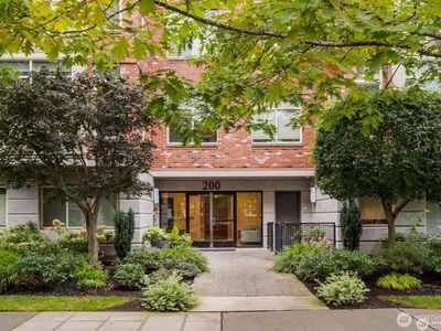 200 W Comstock Street #102