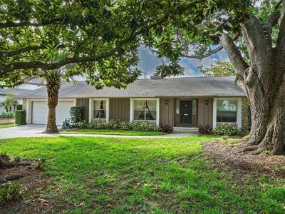 2030 Companero Ave