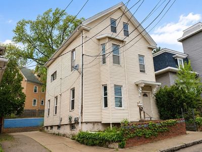 18 Crescent St