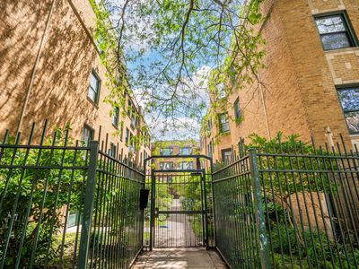 7025 N Sheridan Rd APT 1N