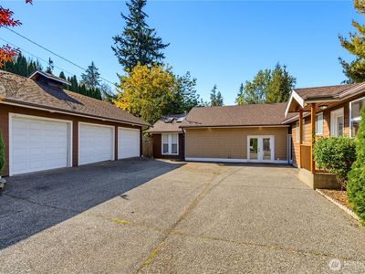 3326 Lakeway Drive
