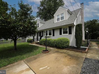 37 Woodbine Ave