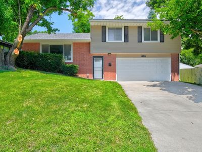 7205 Maple Dr