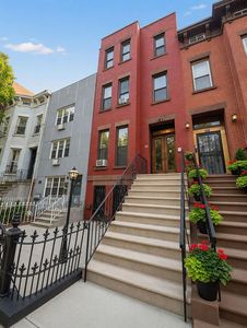62 Bainbridge St