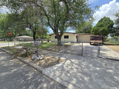 5166 VILLAGE GLN